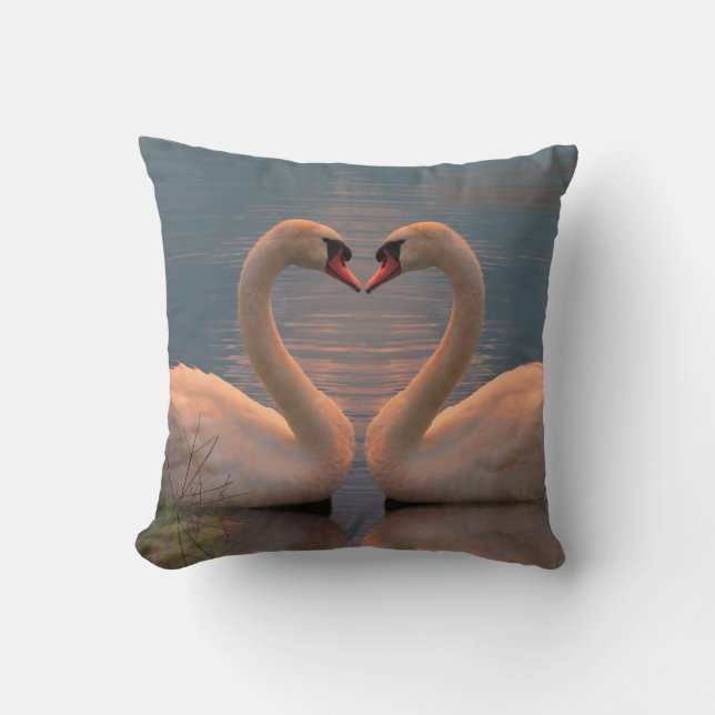 Coussin Deux cygnes qui font un coeur avec le cou, jetez l (Recto)