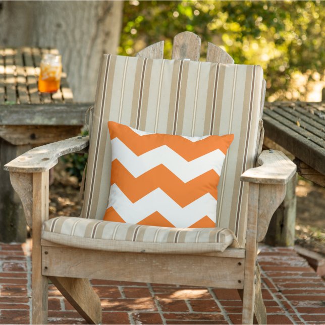 Coussin D'extérieur Bright Orange Modern Zig Zag Chevron Motif (Chaise)