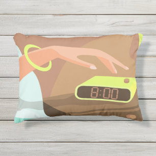 Coussin D'extérieur Filles main poussant sur le bouton snooze du révei