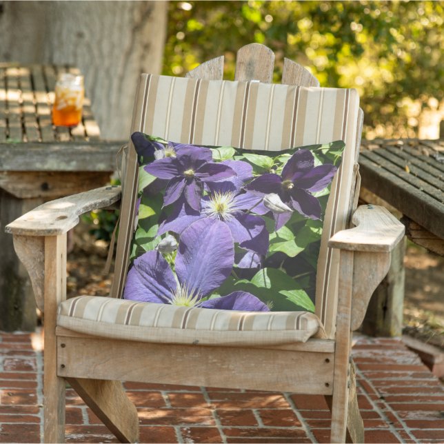 Coussin D'extérieur Fleurs de clématite étoile violette avec feuillage (Chaise)