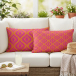 Coussin D'extérieur Gras Orange Hot Rose Summer Ikat Ogee Art Motif<br><div class="desc">Belle pièce contemporaine, rose chaud et orange vif, style bohémien Ikat chope motif. Design hipster original, élégant et branché pour le design intérieur artistique sophistiqué, la diva de mode artistique, branché populaire, rétro vintage, style Art nouveau déco, ou amateur abstrait de motifs géométriques numériques graphiques. Disponible sur une variété de...</div>