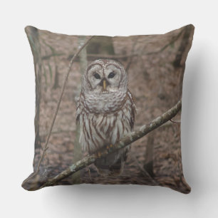 Coussin D'extérieur Hibou barré magnifique dans le carreau de forêt