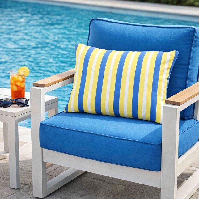 Coussin D'extérieur Jaune moderne blanc et bleu rayé gras (Bold stripes meet poolside luxury perfect accent for upscale outdoor lounging.)