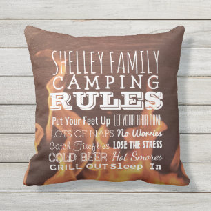 Coussin D'extérieur Le camping personnalisé de famille ordonne