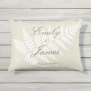 Coussin D'extérieur Noms de couple de la fougère blanche vert clair Él
