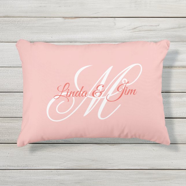 Coussin D'extérieur Rose Corail Fantaisie Monogramme de Mariage (Devant)