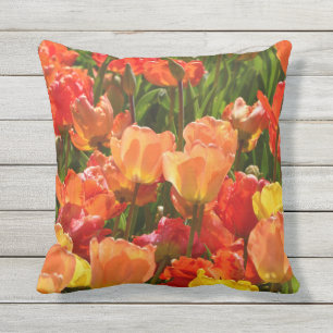 Coussin D'extérieur throwpillow extérieur de tulipes oranges et rouge