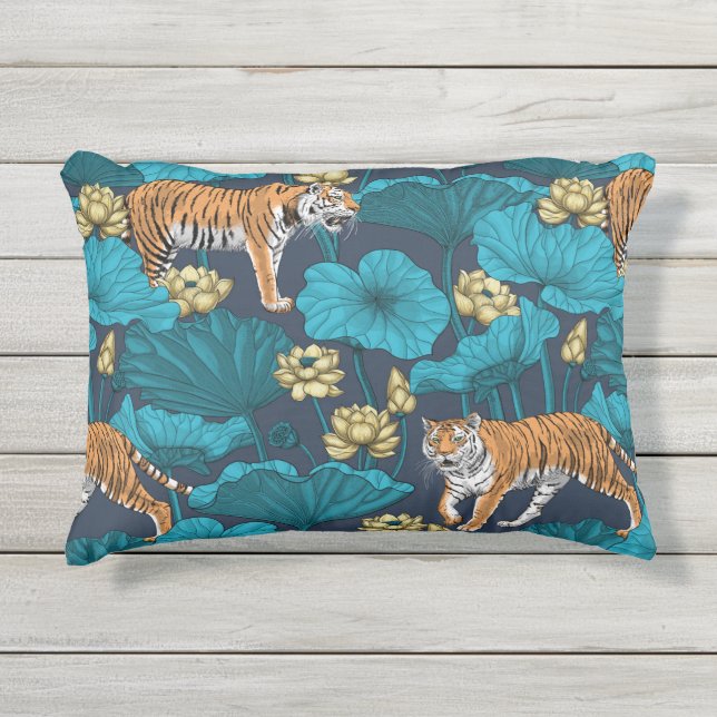 Coussin D'extérieur Tigres dans l'étang jaune de lotus (Devant)