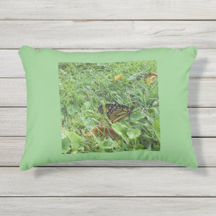 Coussin D'extérieur Un papillon monarque