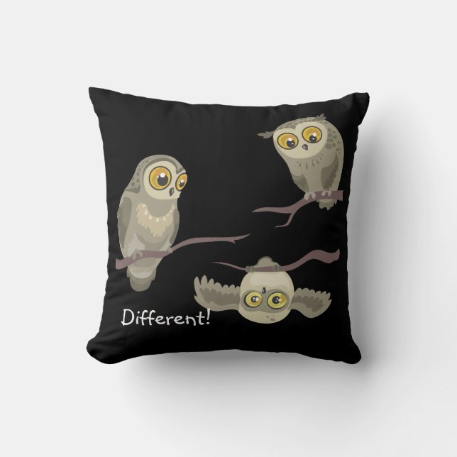 Coussin Différent ! peu de carreau d'owl~ d'upsidedown (Recto)