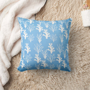 Coussin Différents coraux blancs sur arrière - plan bleu