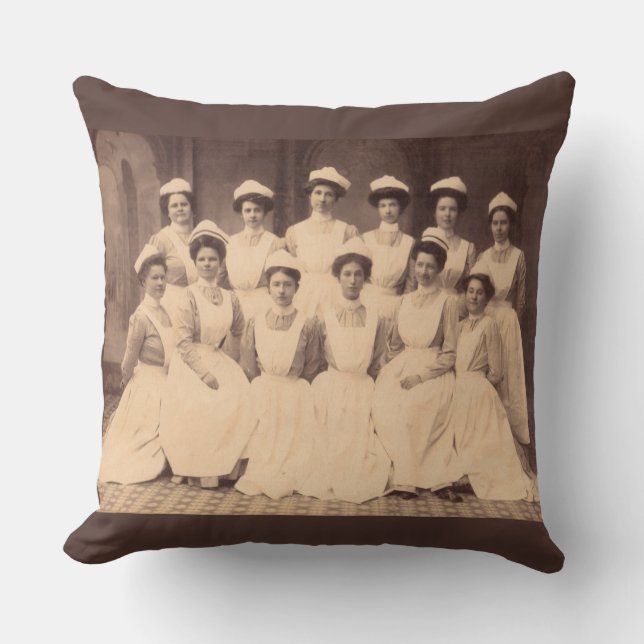 Coussin diplômées d'une école d'infirmières vers 1914 (Recto)
