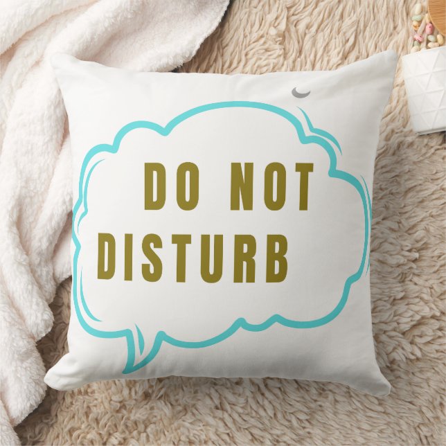 Coussin Do Not Disturb Cozy Sleep Throw Pillow – Moon Clou (Couverture)