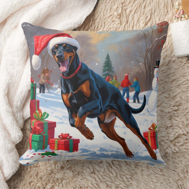 Coussin Doberman courant dans la neige avec un chapeau de  (Couverture)