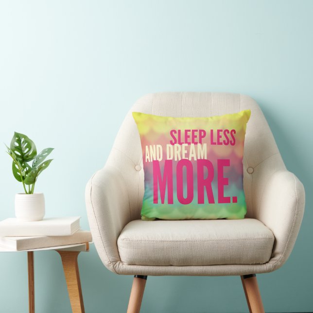 Coussin Dormir moins et rêver plus, Citation de sommeil (Chaise)