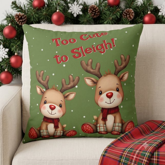 Coussin Douce Paire de Renne dans une Chute de Neige de Fê (Sweet Reindeer Pair in Holiday Snowfall Throw Pillow)