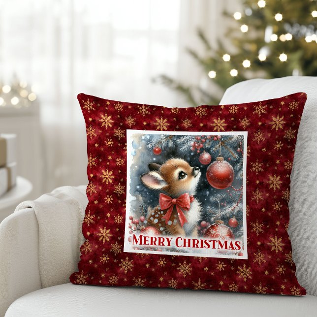 Coussin Douce scène hivernale de faon bébé dans une forêt  (Soft baby fawn winter scene snowy forest kids room decor)
