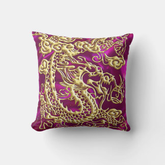 Coussin Dragon d'or embouti sur Magenta Satin Impression