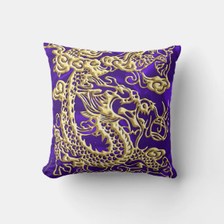 Coussin Dragon d'or embouti sur papier satin violet