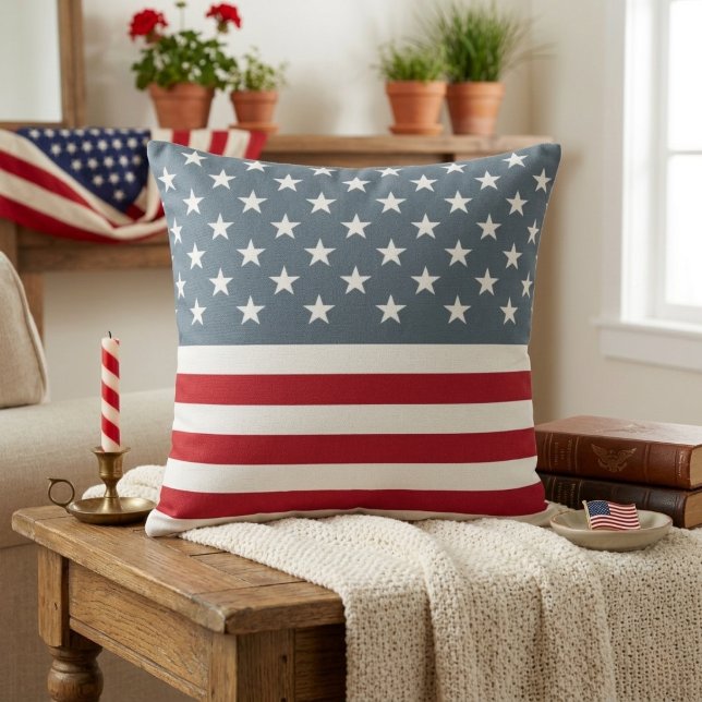 Coussin Drapeau américain étoilé et rayé patriotique (Patriotic Stars and Stripes American Flag Throw Pillow)