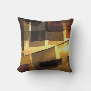 Coussin Drapeaux de prière bouddhistes au coucher du solei