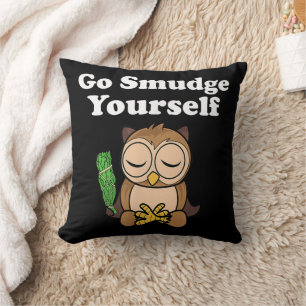 Coussin Drôle Spirituel Go Smudge Yourself Owl Méditer