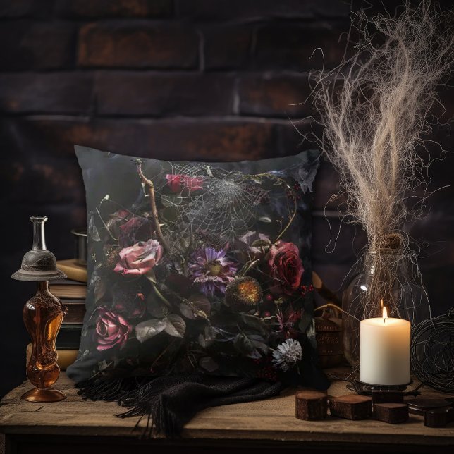 Coussin Dying Flowers with Spider Web (Créateur téléchargé)