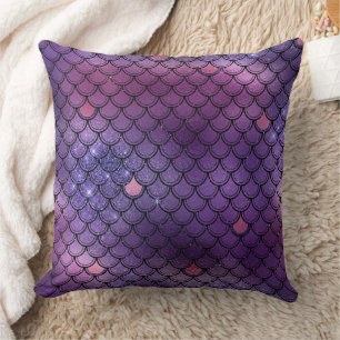 Coussin Écaille de sirène sombre mystique et trident d'océ