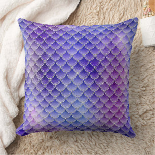 Coussin Écaille de sirène sombre mystique et trident océan