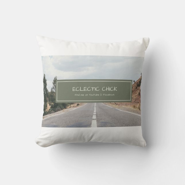 Coussin Eclectique Chick Find me on YouTube & Facebook (Recto)