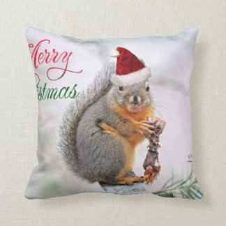 Coussin Écureuil de Noël utilisant le casquette du père
