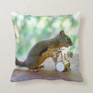 Coussin Écureuil jouant des tambours