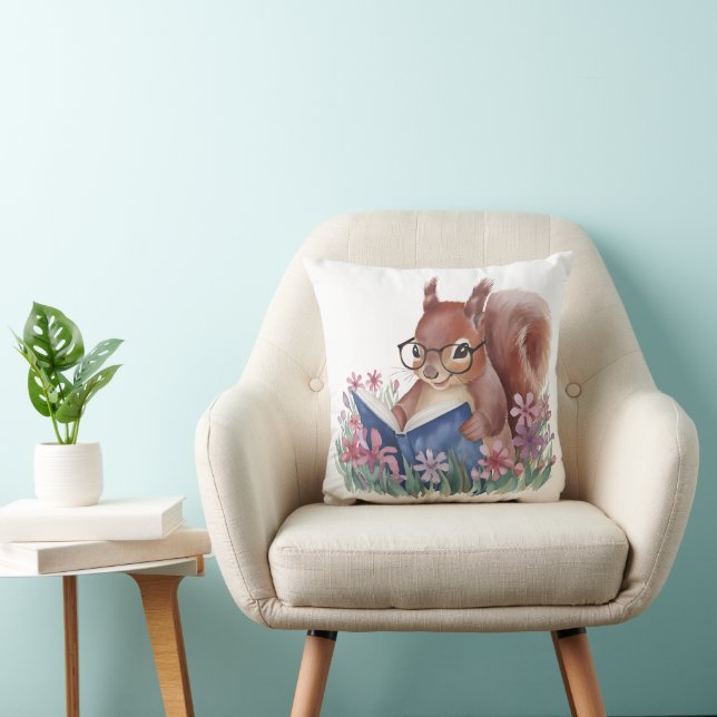 Coussin Écureuil Lit Un Livre, Niché Dans Des Fleurs (Chaise)