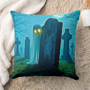 Coussin Eerie Glimpse du fantôme du cimetière