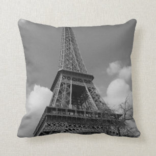 Coussin Eiffel nuageux en noir et blanc, 2015