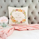 Coussin Elégant couleur aquarelle Floral Mariages noms<br><div class="desc">Elégant coloré personnalisé Aquarelle Mariage floral oreiller</div>