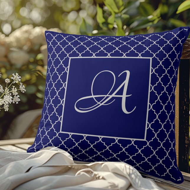 Coussin Élégant damas marocain bleu marine monogramme (Créateur téléchargé)