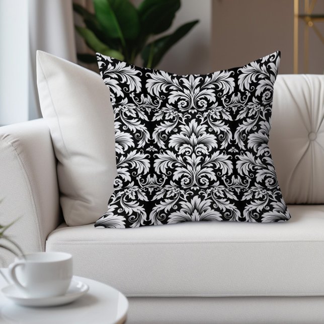 Coussin Élégant damassé vintage noir et blanc (Elegant vintage black and white damask decorator pillow)