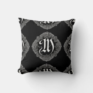 Coussin Élégant Goth Initial M