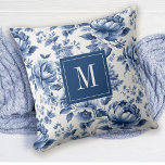 Coussin Elégant Jardin Vintage Floral Anglais<br><div class="desc">Un beau monogramme bleu et blanc avec un motif de jardin anglais fleuri ornent cet oreiller de lancer. Personnalisez-le avec votre monogramme initial. Conçu pour vous par Blackberry Boulevard.</div>