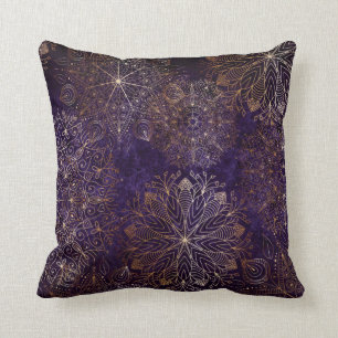Coussin Élégant Motif de Mandala en or et en violet