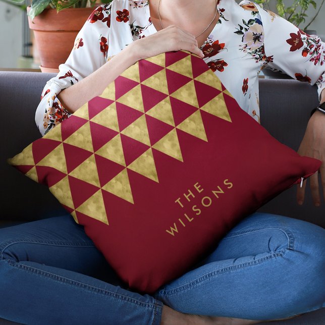 Coussin Élégant motif triangle or faux Bourgogne nom (Créateur téléchargé)