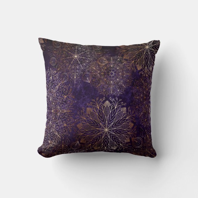 Coussin Élégant or et violet Motif de mandala Floral (Recto)
