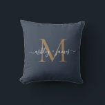 Coussin Élégant or Monogramme Noms de script Mariage Bleu<br><div class="desc">Chic monogrammed keepsaké coussin avec vos noms et monogramme en ivoire élégant écriture calligraphie et or typographie moderne sur un arrière - plan bleu foncé. Ajoutez simplement vos noms et votre monogramme. Conçu exclusivement pour vous par Happy Dolphin Studio. Si vous avez besoin d'aide ou de produits correspondants, veuillez nous...</div>