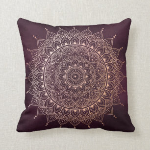 Coussin Elégant or Rose sur la Bourgogne Floral Henna Man