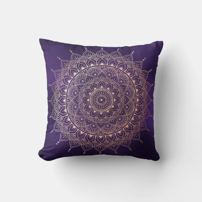 Coussin Elégant or Rose sur purple Floral Henna Mandala (Recto)