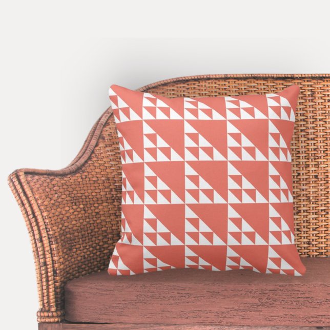 Coussin Elégant triangle géométrique rose et blanc (Elegant Geometric Pink & White Triangles Throw Pillow)