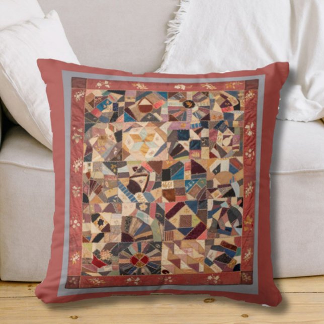 Coussin Élégant Vintage Crazy Patchwork Quilt Motif (A beautiful + elegant accent for your space, this pillow features a colorful vintage quilt pattern!)
