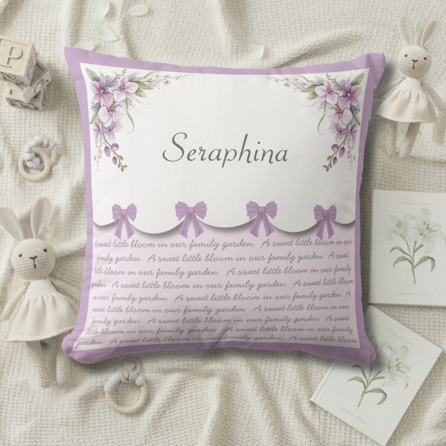 Coussin Élégante Nursery Fille Lavande Violet Bébé (Purple botanicals, sweet coquette bows, and an elegant repeating script )