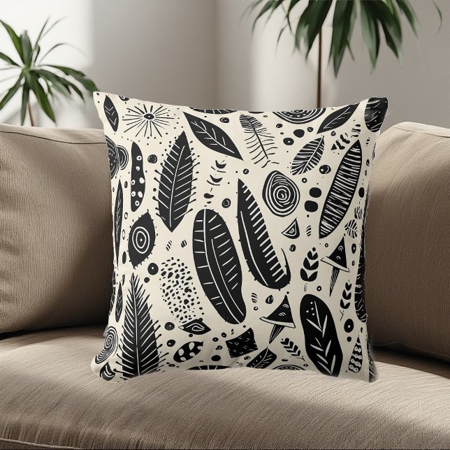 Coussin Éléments Tribaux Bohème Art en Noir et Blanc Monoc (Boho Art Tribal Elements Black White Monochrome Throw Pillow)